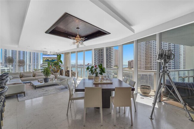 Foto del edificio - 465 Brickell Ave