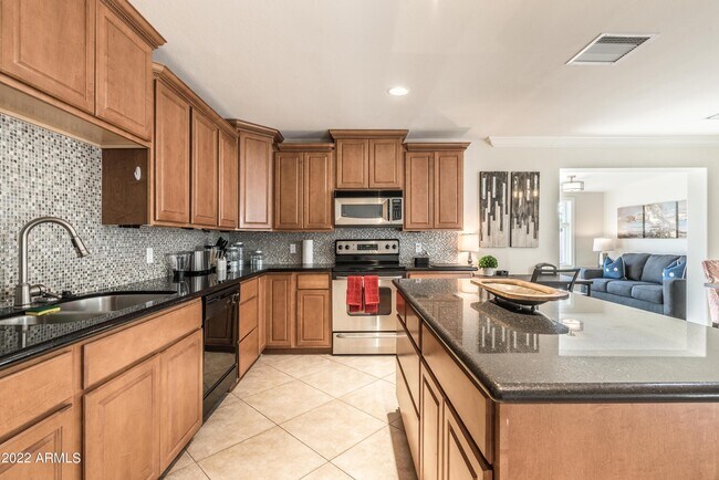 Building Photo - 8301 E Jackrabbit Rd