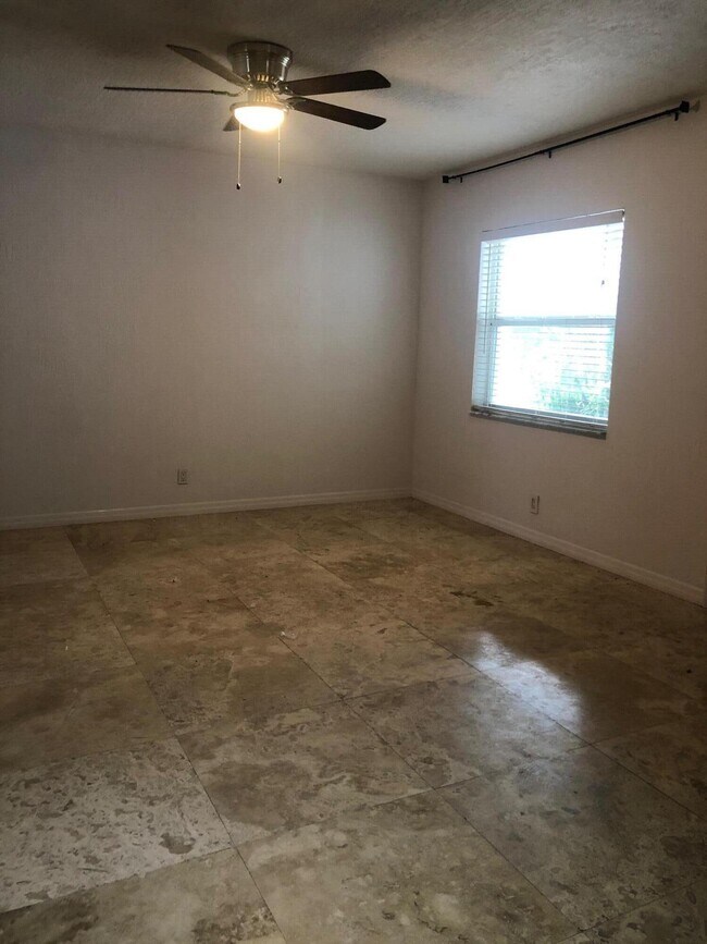 Foto del edificio - 1470 N Dixie Hwy