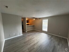 Building Photo - 5866 Century Oaks Dr