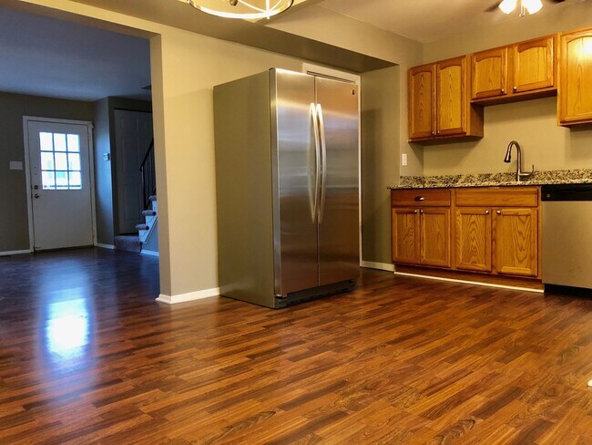 Building Photo - Renovated 3 Bedroom Townhome in Nottingham