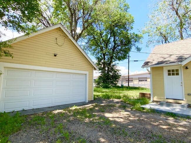 Building Photo - 1399 Yarrow St
