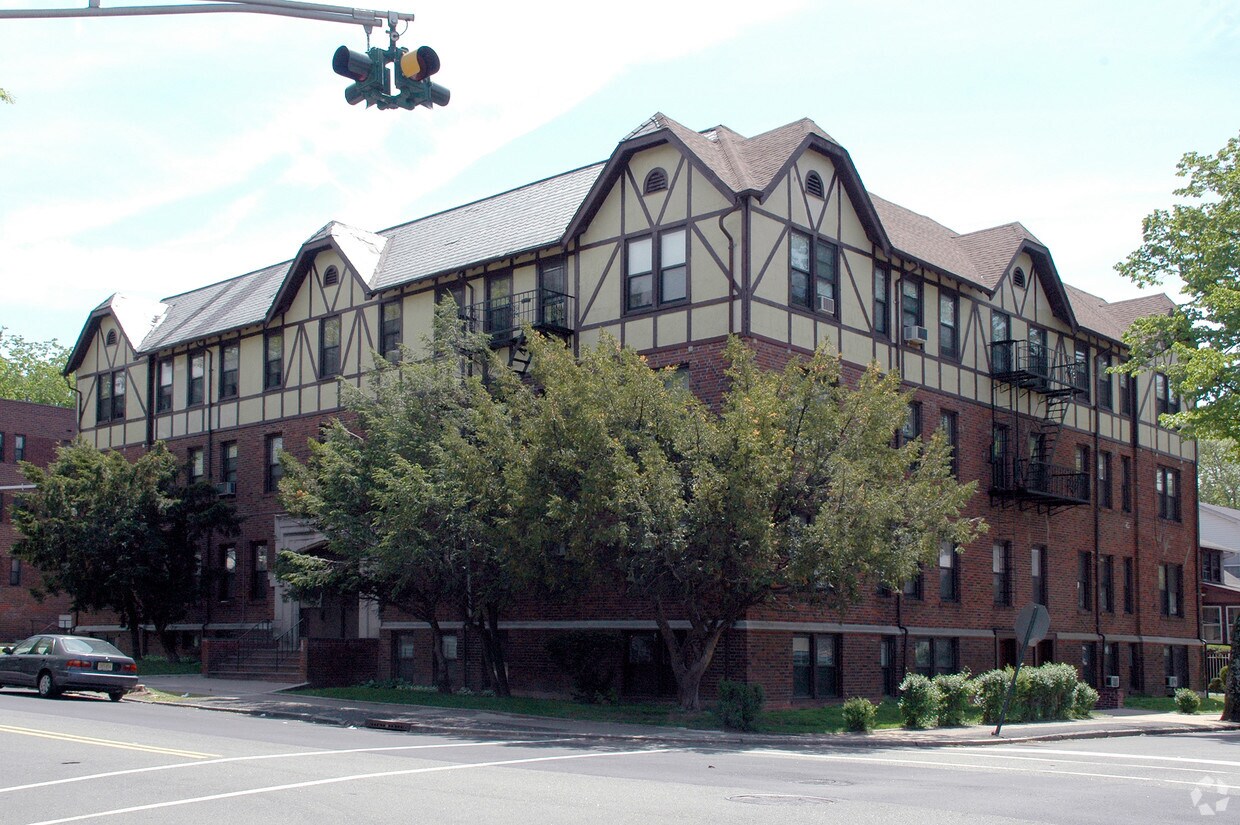 Building Photo - 33 Rhode Island Ave