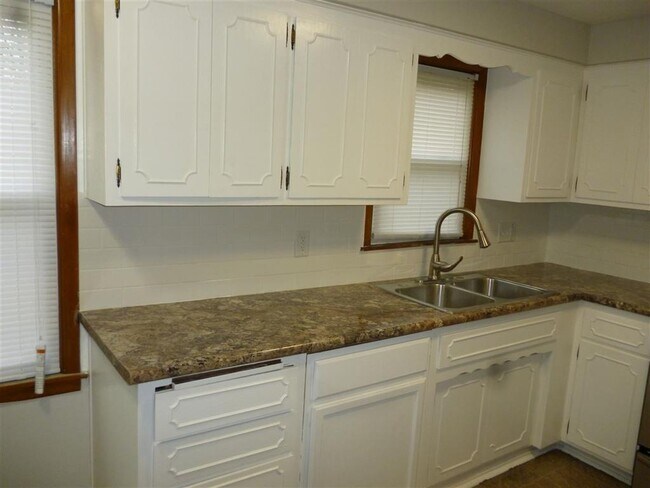 Building Photo - 2618 Skokie Dr