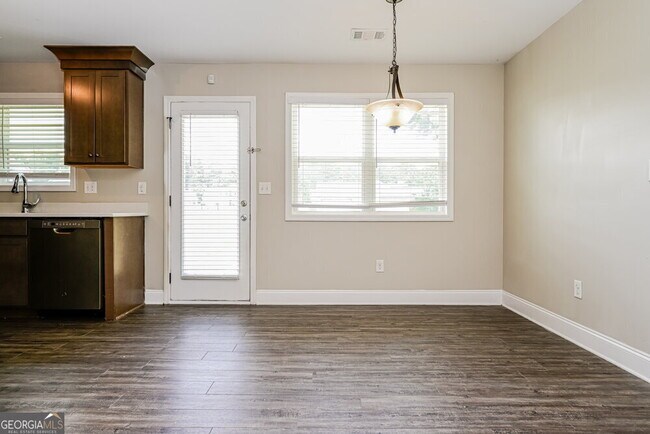 Foto del edificio - 320 Woodland Ridge Cir