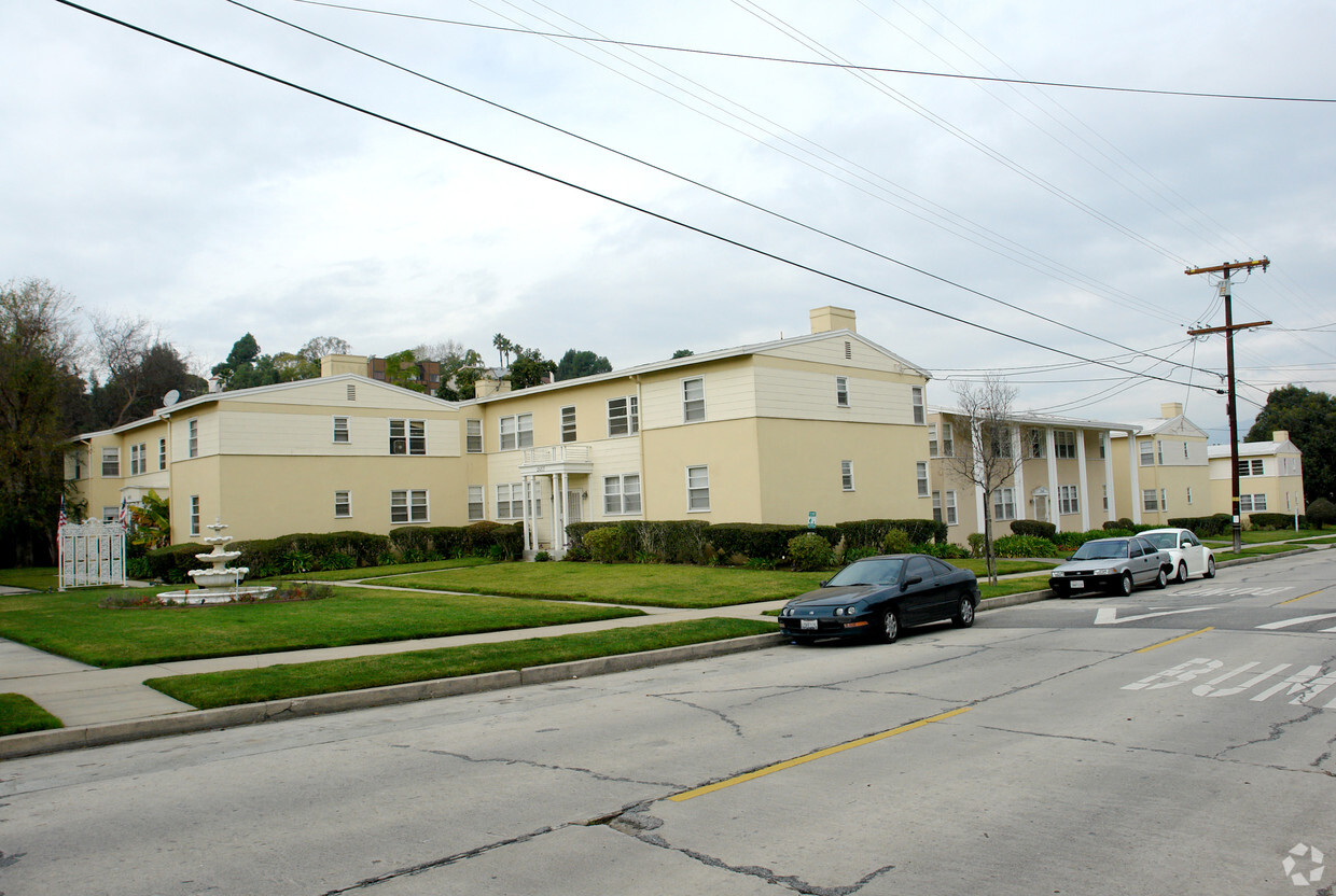 Primary Photo - Silver Lake Garden Apartments