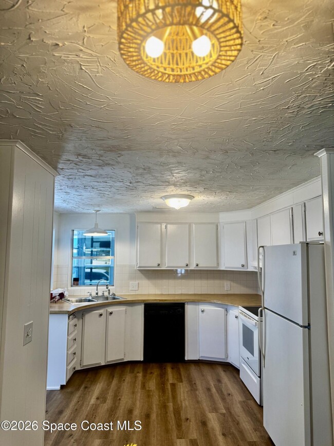 Building Photo - 515 Jennifer Cir