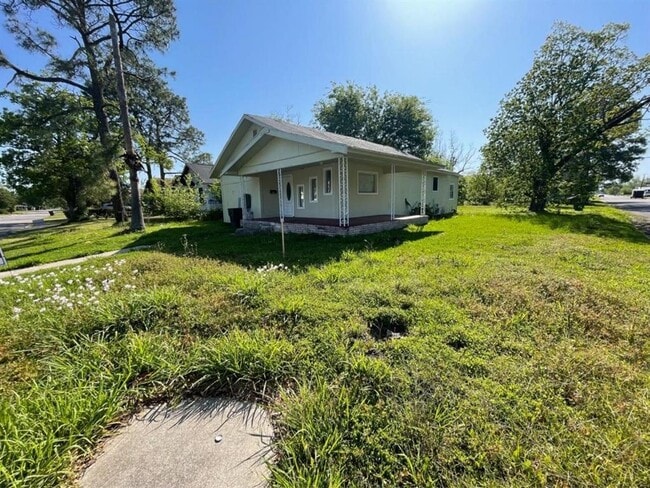 Building Photo - 1300 18th St