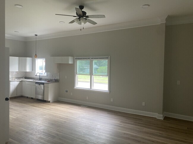 Building Photo - 309 N Webb St