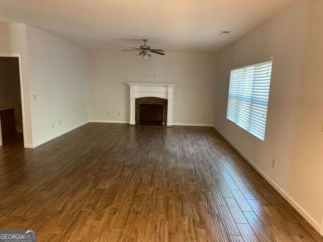 Building Photo - 1099 Sandy Bank Ct NE