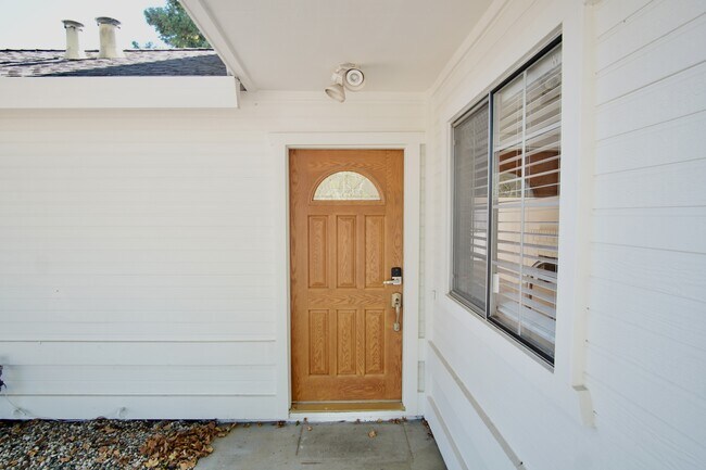 Building Photo - 4400 Sunrise Ct