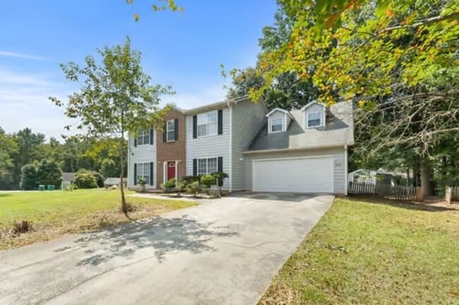 Foto del edificio - Two story home in Hampton