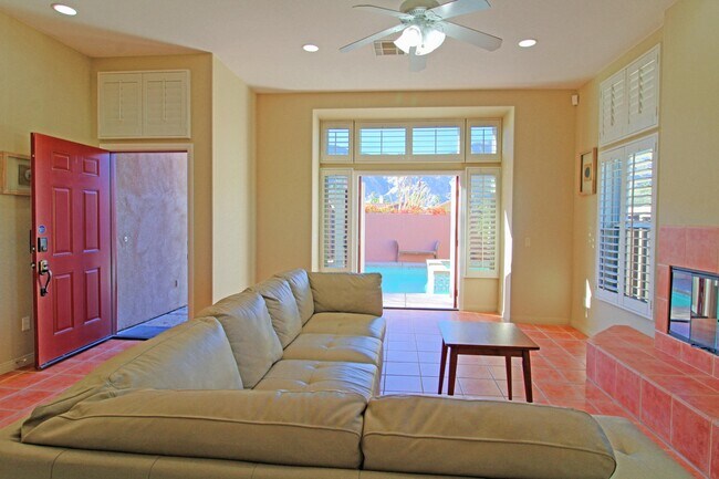 Foto del edificio - 53880 Eisenhower Dr