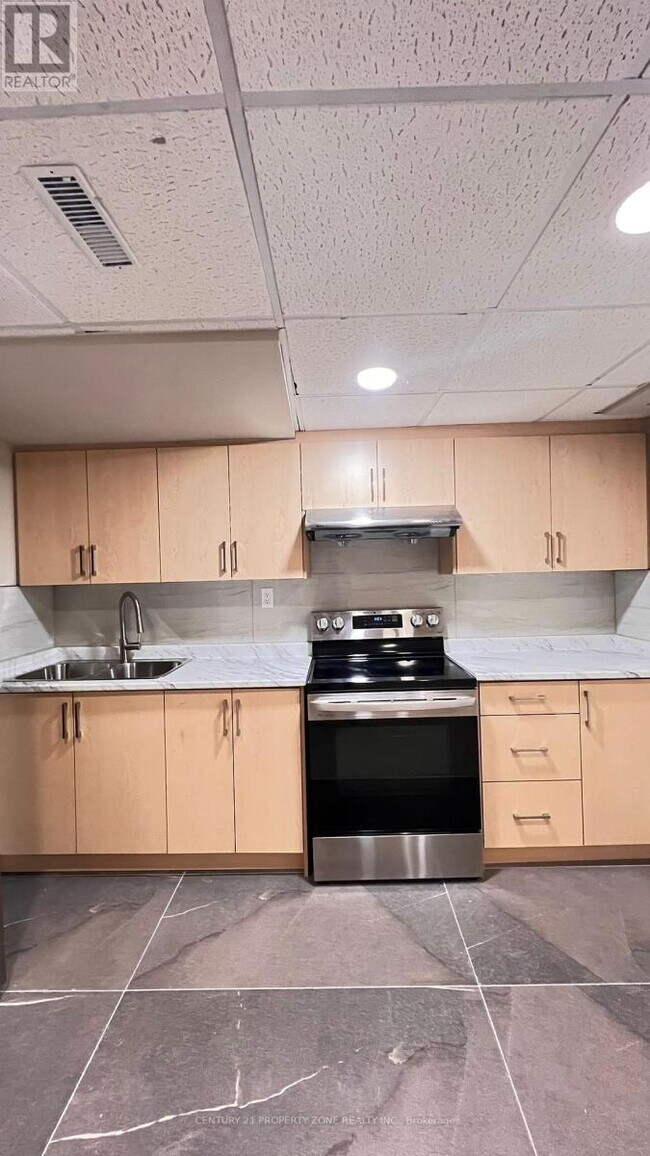 Building Photo - 1534 Hollywell Ave
