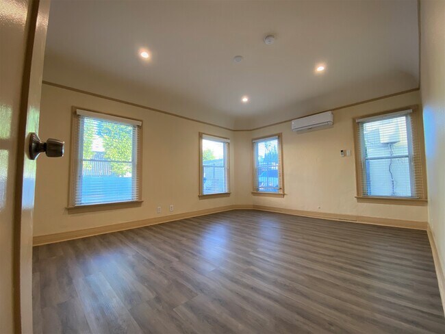 Foto del edificio - 212 S Kenmore Ave