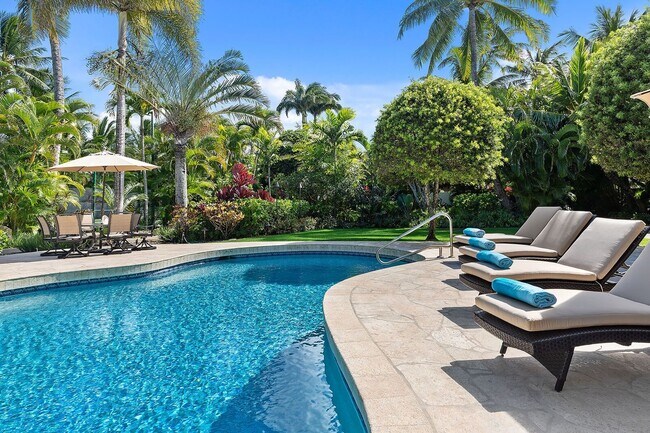 Foto del edificio - Large Private Luxury Home w/Pool, A/C and Ocean Views. Kailua Shores Estate.