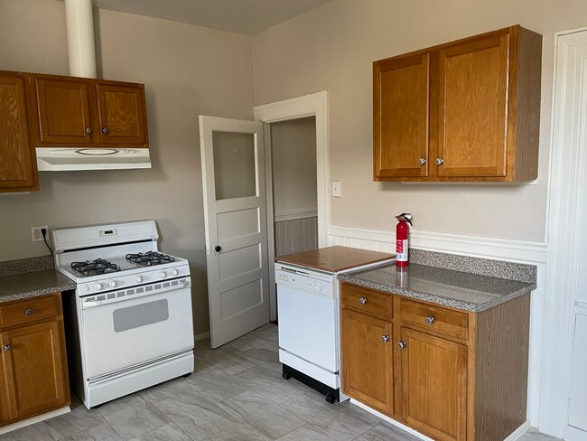 Kitchen - 709 San Jose Ave
