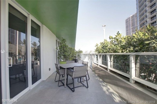 Building Photo - 2 br, 2 bath Apartment - 1758 N BAYSHORE DR