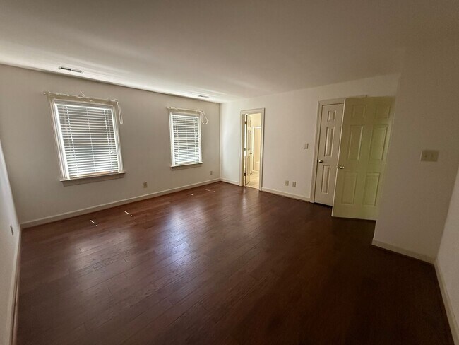 Foto del edificio - 4761 Bristol Cir