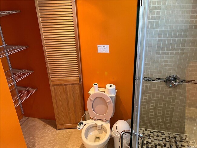 Foto del edificio - 89-14 240th St
