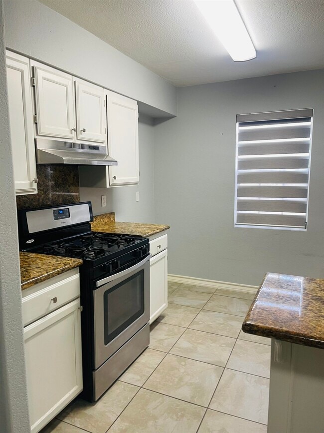 Building Photo - 1241 Brown Dr