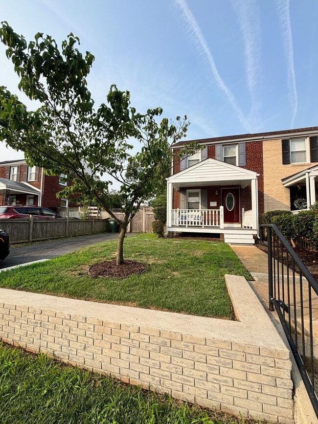 Building Photo - 2705 Fort Dr