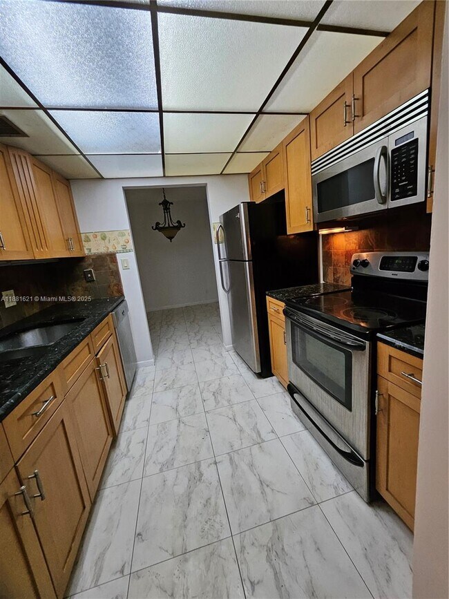 Building Photo - 11131 Royal Palm Blvd