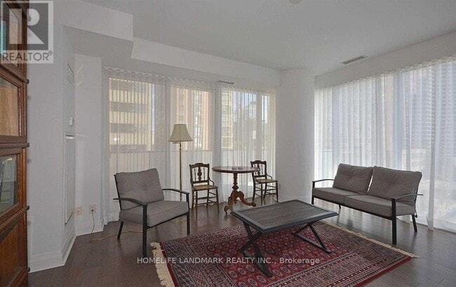 Building Photo - 1080 Bay St.