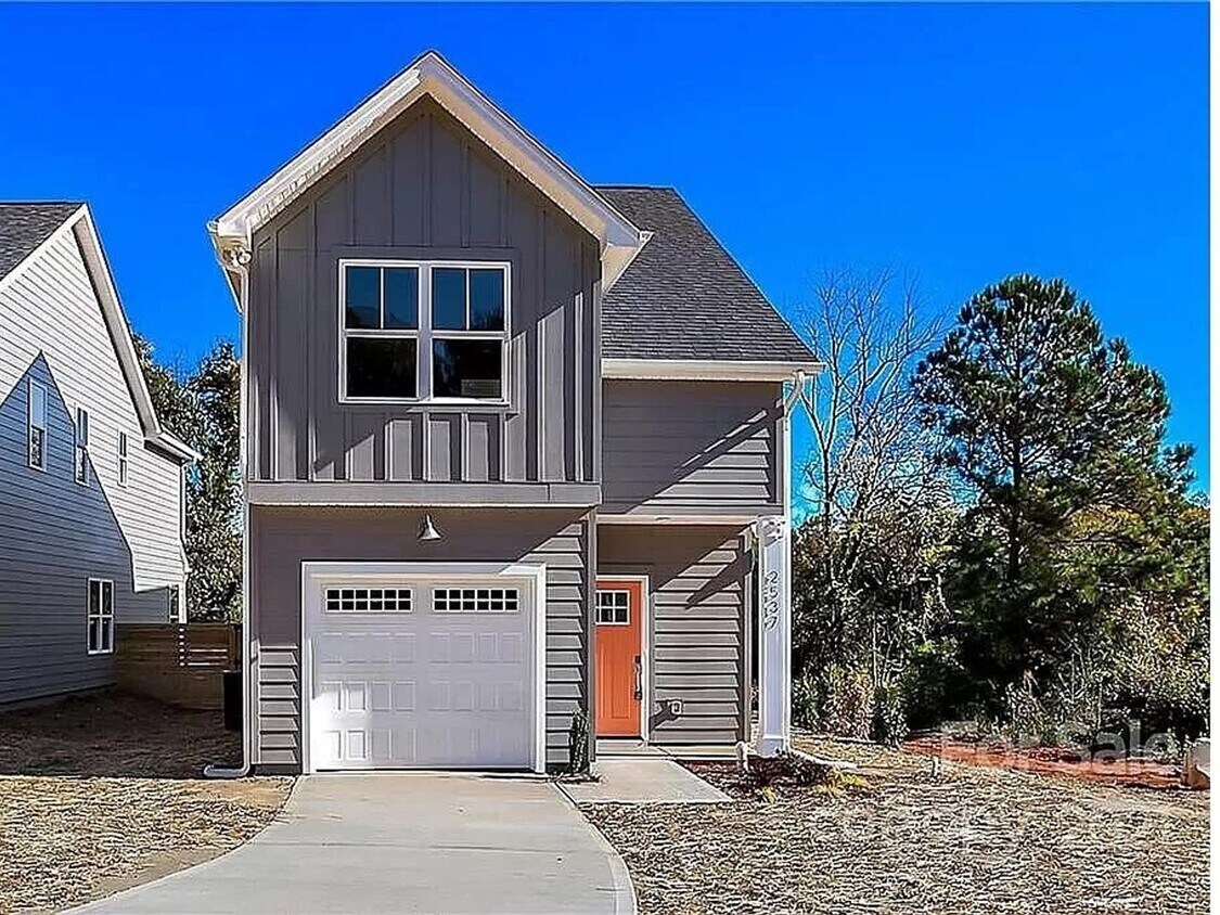 Foto principal - 2537 Beachmont Ave