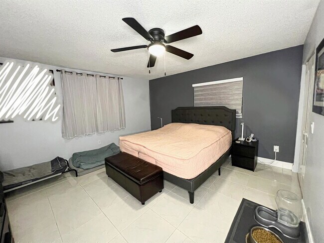 Foto del edificio - 8912 SW 6th St