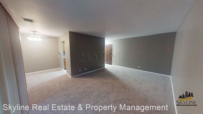 Building Photo - 2287 Country Club Dr