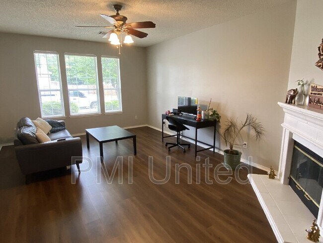 Building Photo - 2208 Wildwood Lane