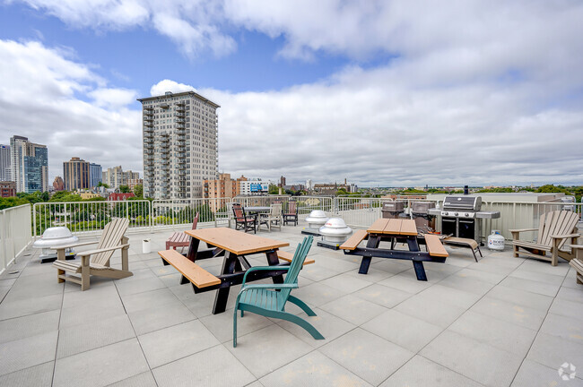 Building Photo - 1409 N Prospect Ave