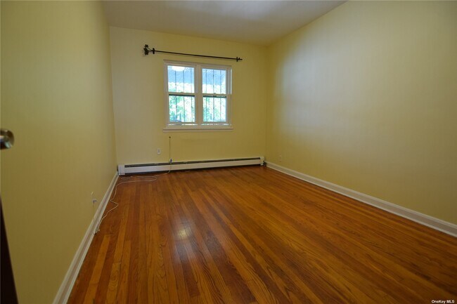 Foto del edificio - 42-65-65 65th Pl