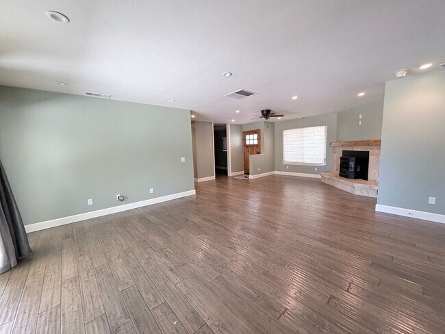 Building Photo - 316 Altair Cir