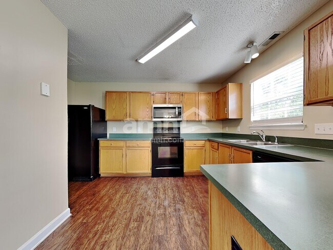 Foto del edificio - 4011 Cedarbark Dr