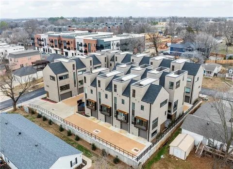 Building Photo - 406 Mulberry Ct