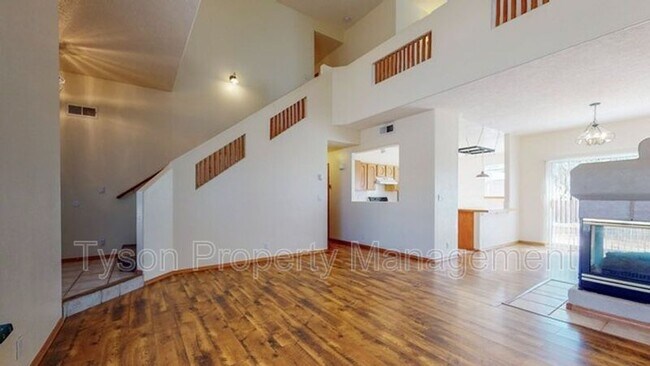 Foto del edificio - 10300 Autumn Sage Dr NW