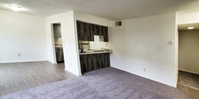 Building Photo - 3101 Garden Cir