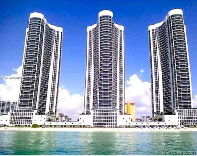 Building Photo - 15901 Collins Ave