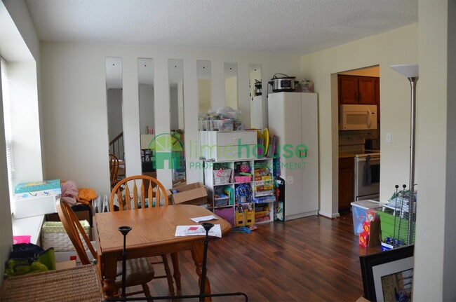 Building Photo - 1318 River Birch Run S