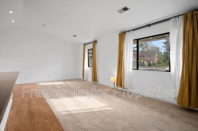 Building Photo - 1080 Circle Dr