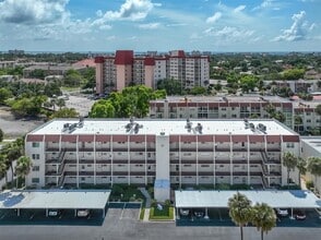 Building Photo - 220 Santa Maria St
