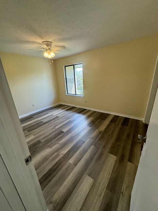Building Photo - Great Two Bedroom-Freshly Remodeled-$500.00 off first months rental rate with approved application!