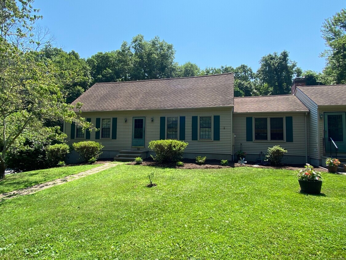 Foto principal - 58 Trailwood Dr