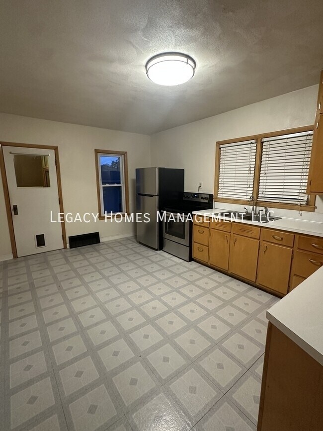 Foto del edificio - 912 E Lincoln Ave