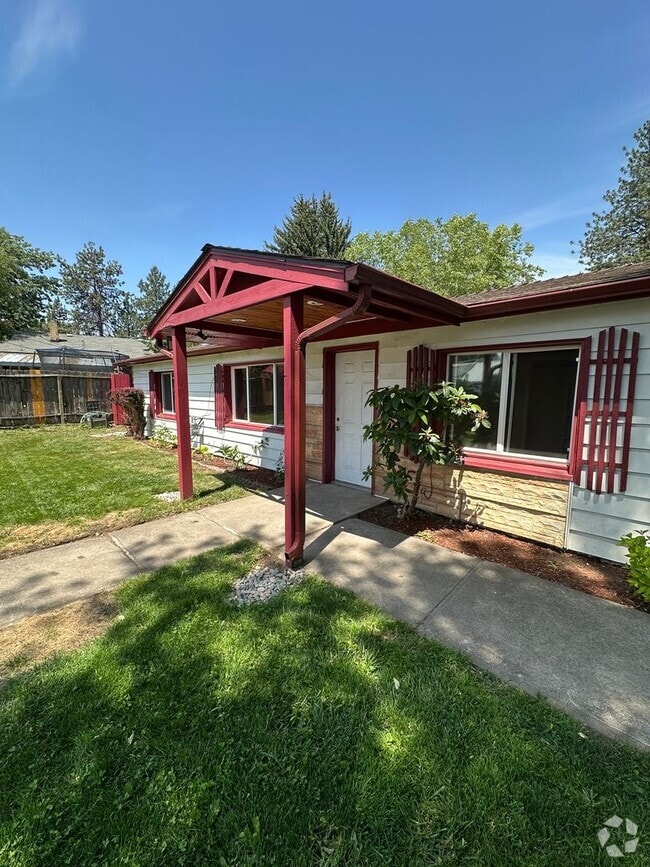 Building Photo - 405 E Lunceford Ln