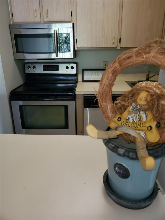 Foto del edificio - 10733 Cleary Blvd