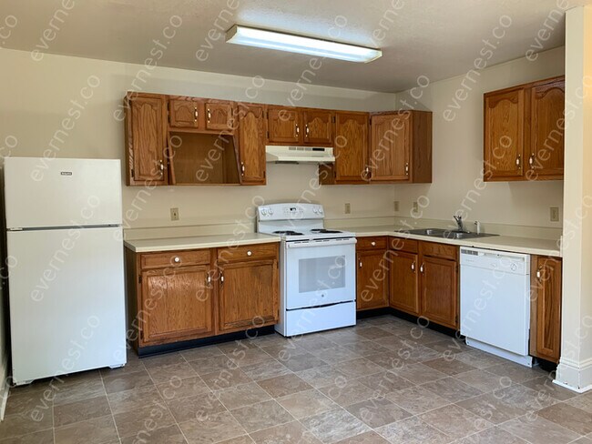 Foto del edificio - 2 BED & 1.5 BATH | NO PETS | NO S8