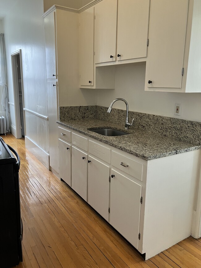 Building Photo - 31 Pleasant St